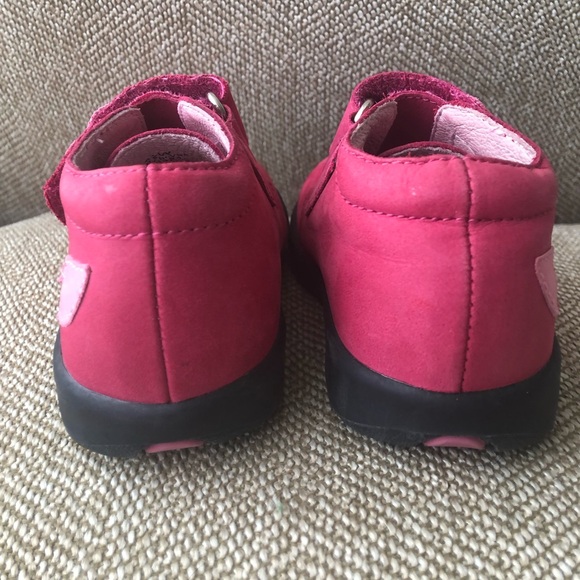 Stride Rite Baby Elyse Nubuck Leather Bootie. Fuschia Pink W/Flower Detail, 4.5W - Picture 4 of 10